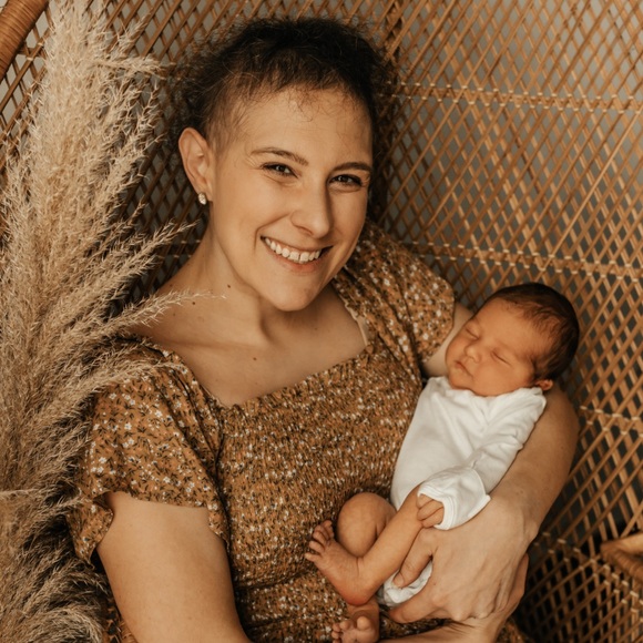 Laura Pesavento - Poshmark Profile Picture of Laura Pesavento (@lpes76) on Poshmark