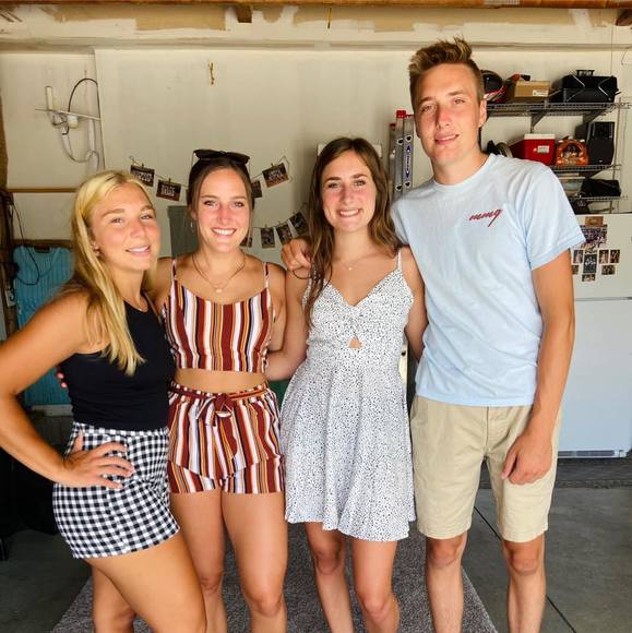 Profile Picture of Rhiannon Vanostrand (@rvanostrand) on Poshmark