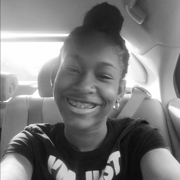Profile Picture of Shania Johnson (@shania_1103) on Poshmark