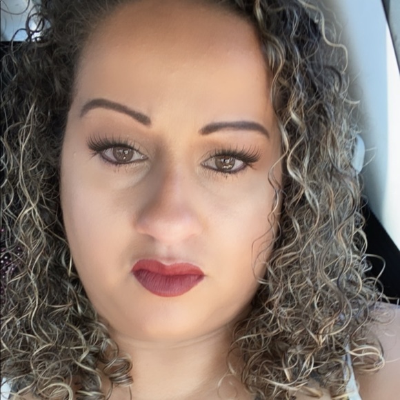 Profile Picture of Amber Minter (@amberminter28) on Poshmark