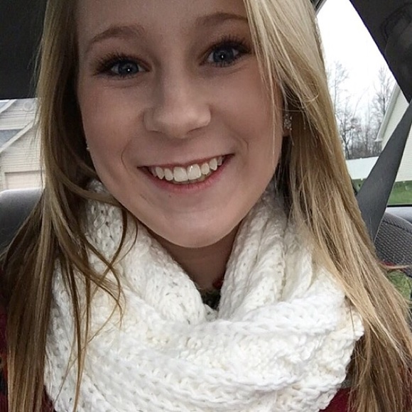 Profile Picture of Aleksey O'dell (@aleksey_o) on Poshmark