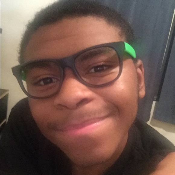 Profile Picture of Aaron Jefferson (@aaronjefferson) on Poshmark