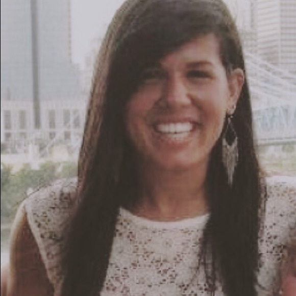 Profile Picture of Meg Sullivan (@megsullivan10) on Poshmark