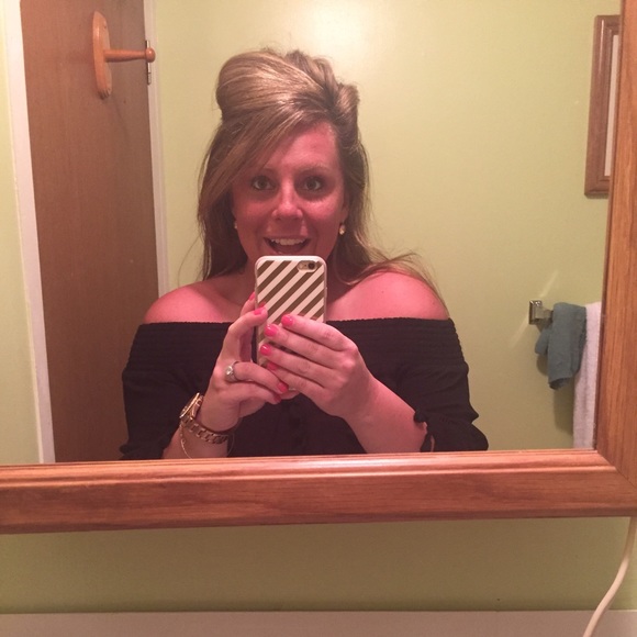 Profile Picture of Katelyn Waters (@katemwaters) on Poshmark