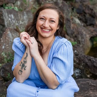 Profile Picture of Sarah E. Toth (@sarahtoththeauthor) on Instagram