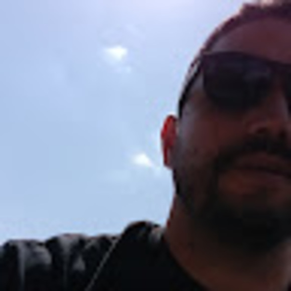 Profile Picture of Daniel Gerardo (@danielmatius14) on Poshmark