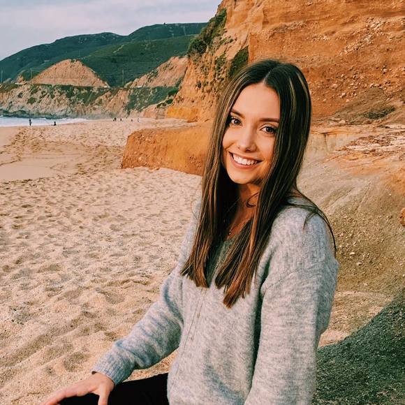 Profile Picture of Mia Szymkowski (@miaszymkowski) on Poshmark