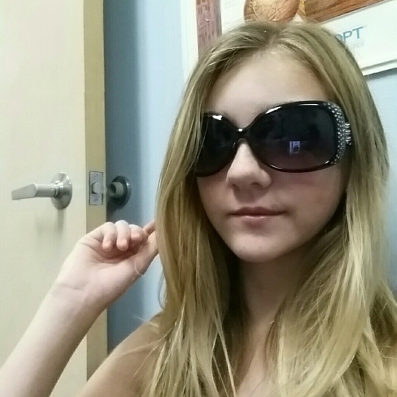 Profile Picture of Danielle Fredericksen (@7mookie7) on Poshmark
