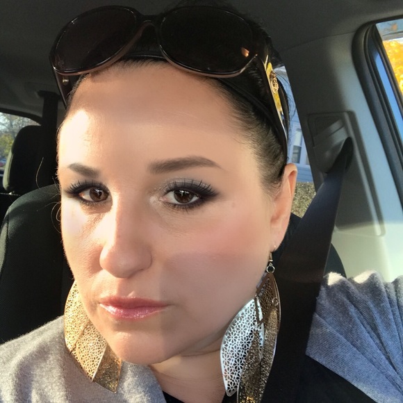 Profile Picture of Erin Conefrey (@econefrey) on Poshmark