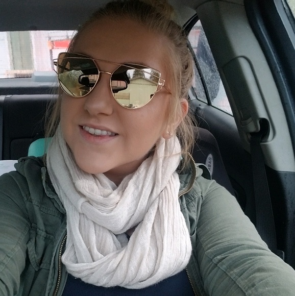 Profile Picture of Kayc Strommer (@kayclynn) on Poshmark