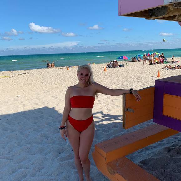 Profile Picture of Payton Malinick (@paytonjane15) on Poshmark