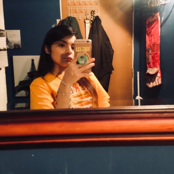 Profile Picture of Noemi Capetillo (@stillnoemi) on Poshmark