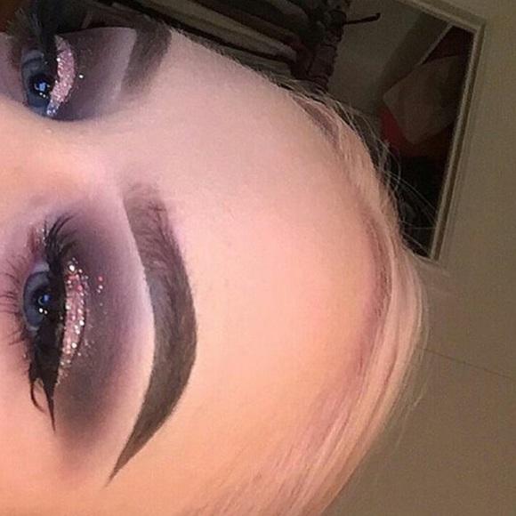 Profile Picture of Leslie Lujano (@leslie_ldr) on Poshmark