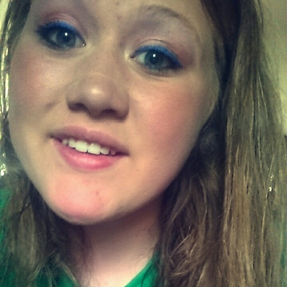 Profile Picture of Jesse Hyatt (@mommahyatt4) on Poshmark