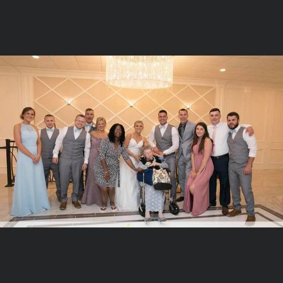 Profile Picture of Annemarie Pinelli kretschmar (@melios1000) on Poshmark