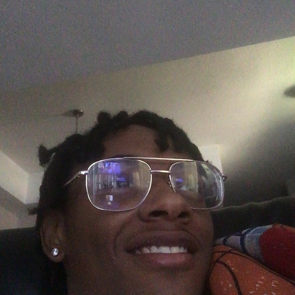 Profile Picture of Tony Guzman (@macsauce341) on Poshmark