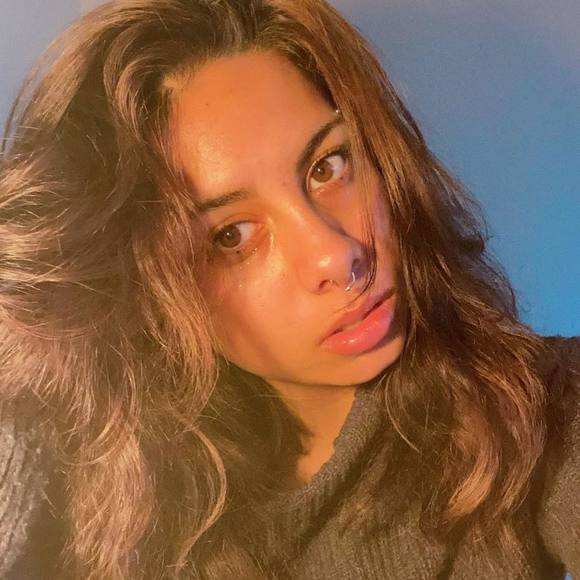 Profile Picture of Hannah Taulealea (@hannahteeee) on Poshmark