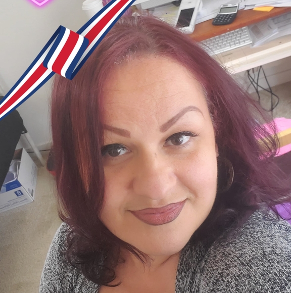 Profile Picture of Amy Zubeldia (@azubeldia) on Poshmark