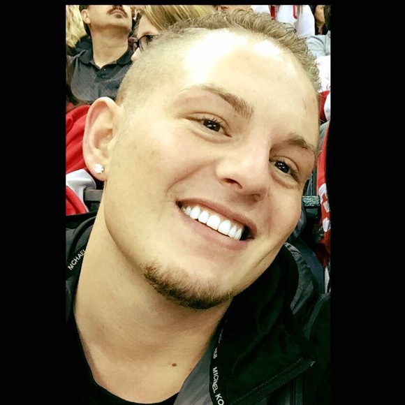 Profile Picture of Tyler Horne (@tylerh7224) on Poshmark