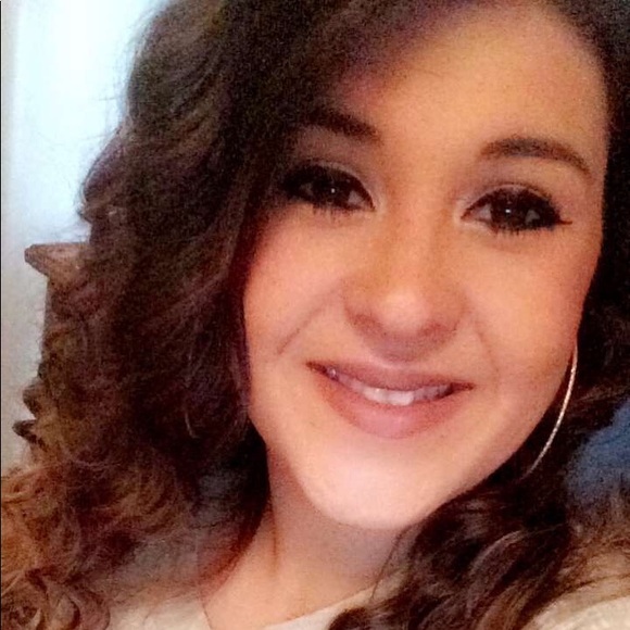 Profile Picture of Courtney Mezger (@cdog0404) on Poshmark