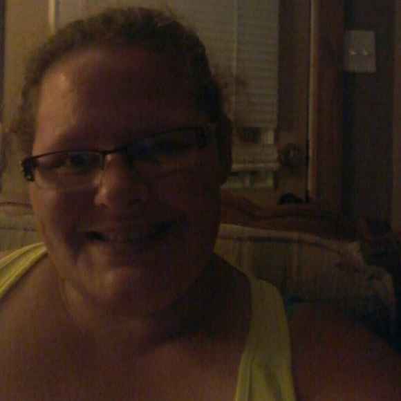 Profile Picture of Joi Crosiar (@crosiarmom14) on Poshmark