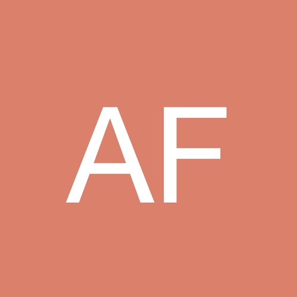 Profile Picture of Amy Friday (@afriday402) on Poshmark