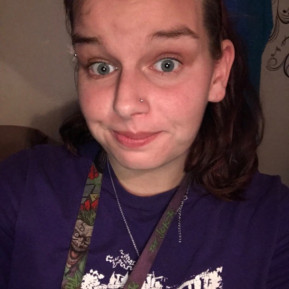 Profile Picture of Julia Jackson (@juels6927) on Poshmark