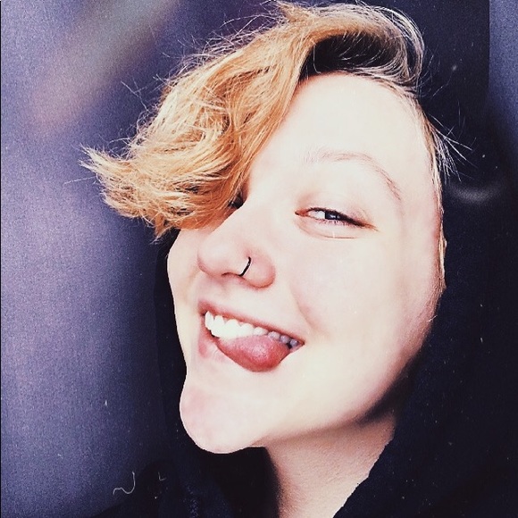 Scout Cantrelle - Poshmark Profile Picture of Scout Cantrelle (@flltby) on Poshmark