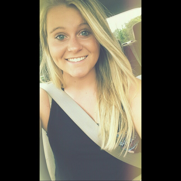 Profile Picture of Ariel Hooper (@arielhooper) on Poshmark