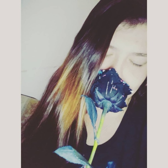 Profile Picture of Shawna Carpenter (@shawnacarps97) on Poshmark