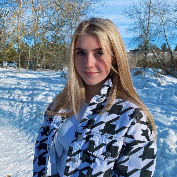 Profile Picture of Avery Quinn (@averyscloset16) on Poshmark