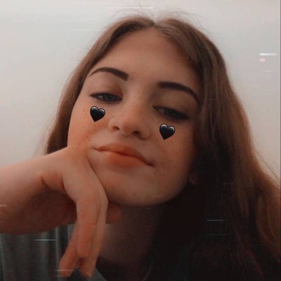 Profile Picture of Melanie Zakrzewski (@melaniezakrzews) on Poshmark