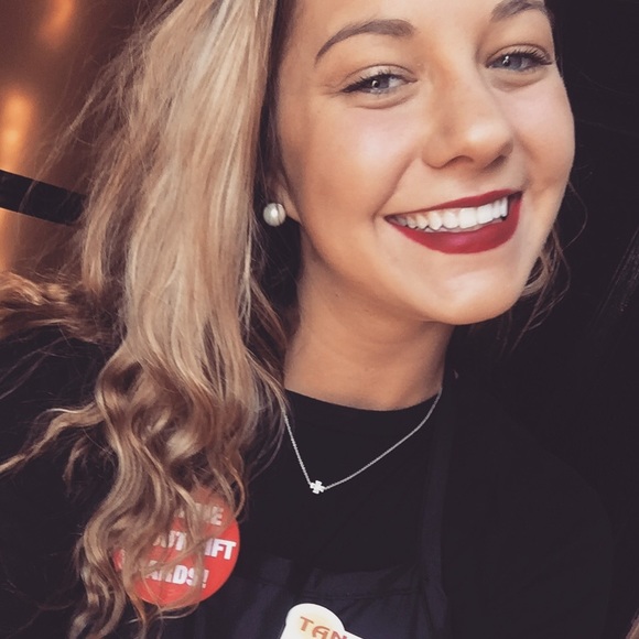 Profile Picture of Meredith Corder (@corder_meredith) on Poshmark