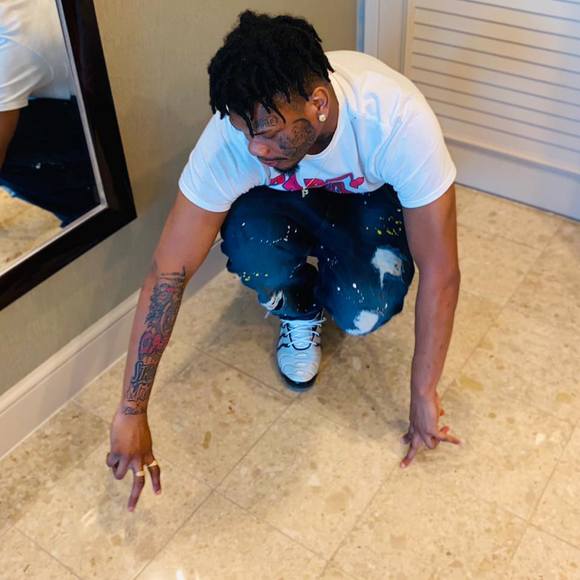 Profile Picture of Hardbody Winnin (@hardbodywinnin) on Poshmark