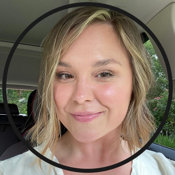 Profile Picture of Kristen Bridgers (@k_bridgers) on Poshmark