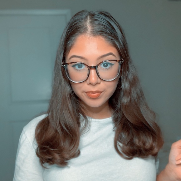 Profile Picture of Genesis Reyes (@genesisreyes81) on Poshmark