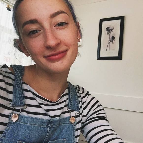 Profile Picture of Ashlyn Erickson (@ashlynericks430) on Poshmark