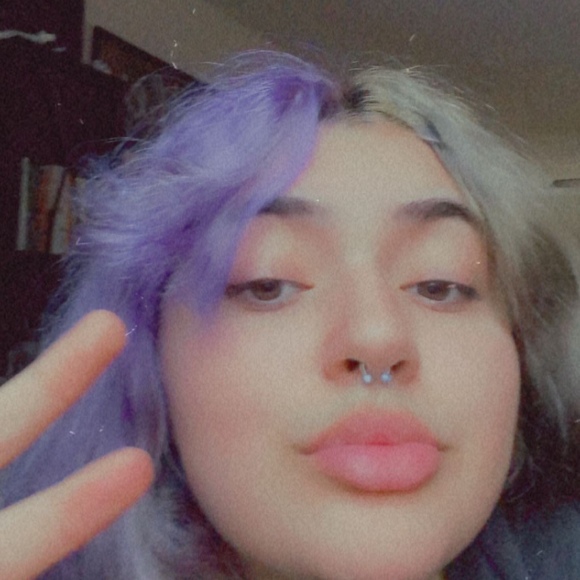 Profile Picture of Leah Wilkins (@leaahwilkinss) on Poshmark