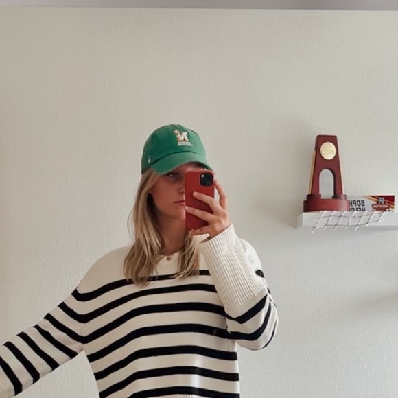 Profile Picture of Sophie Helgeson (@sophie_hel) on Poshmark