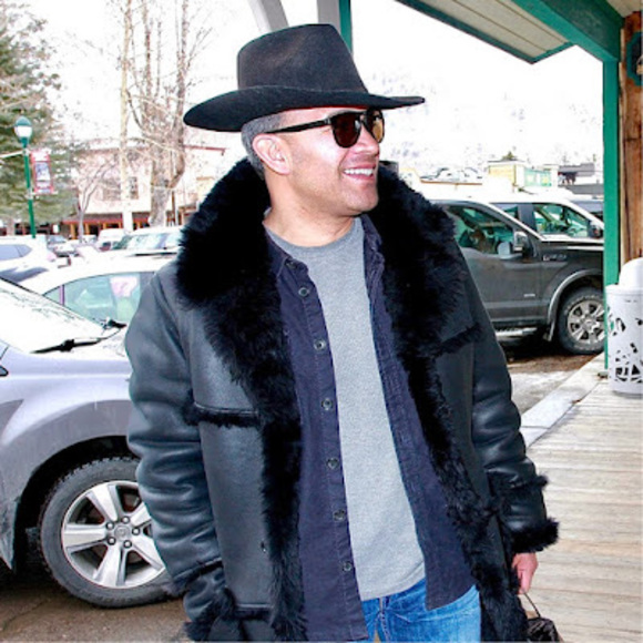 Profile Picture of Alejandro Giron (@alejandro_giron) on Poshmark