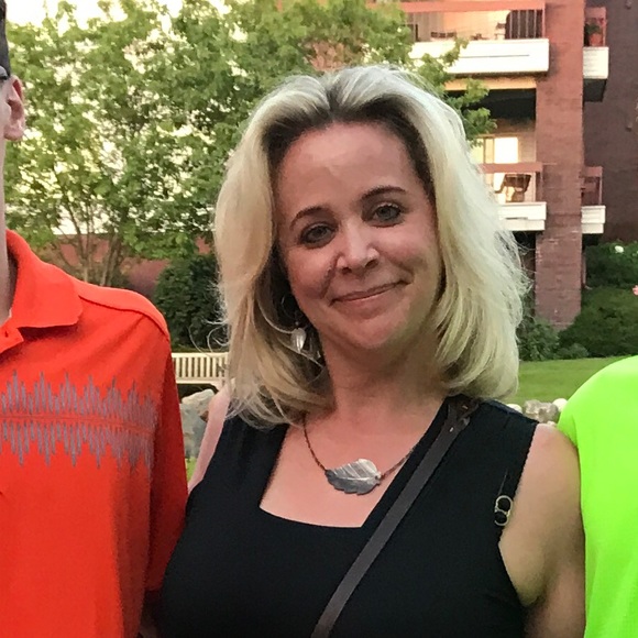 Profile Picture of Andrea Little (@mydogskip1) on Poshmark