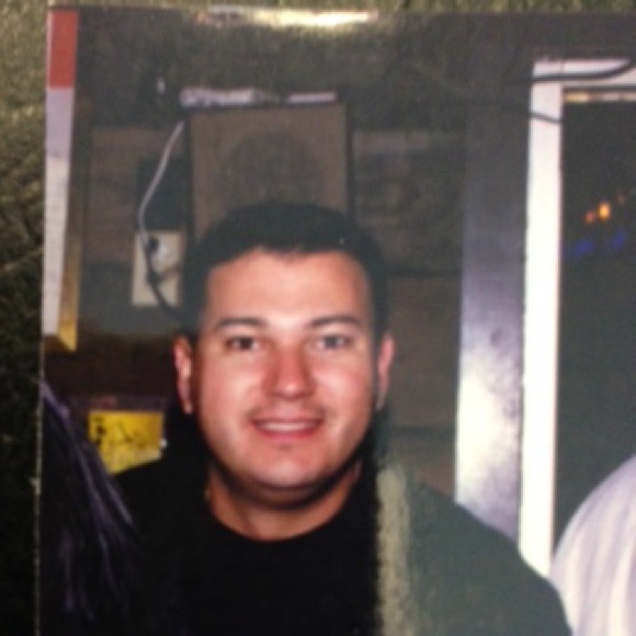 Profile Picture of Joe Araujo (@albertina01) on Poshmark