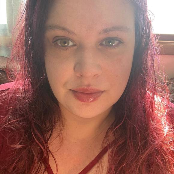 Profile Picture of Stephanie Winisko (@swinisko) on Poshmark