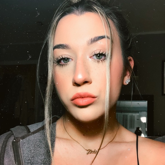 Profile Picture of Vanessa Keane (@nessababy99) on Poshmark