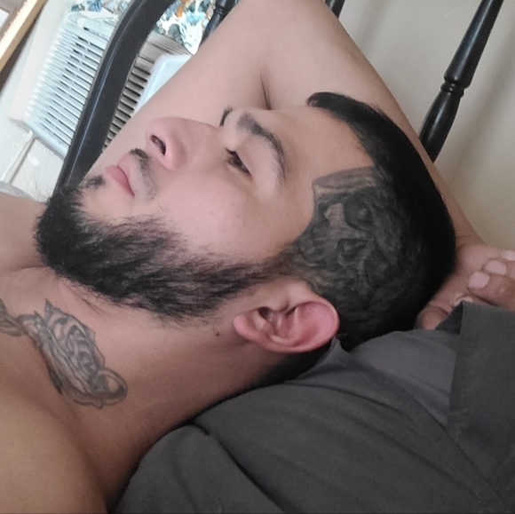 Profile Picture of Noel Zamora (@clamato956) on Poshmark