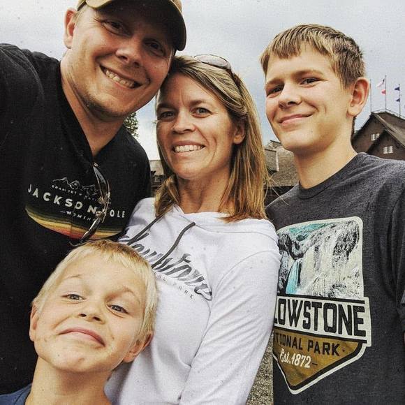 Profile Picture of Sara Fillmer (@sarlyn83) on Poshmark