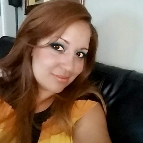 Profile Picture of Yanilsa Aldebot (@yaribloise) on Poshmark