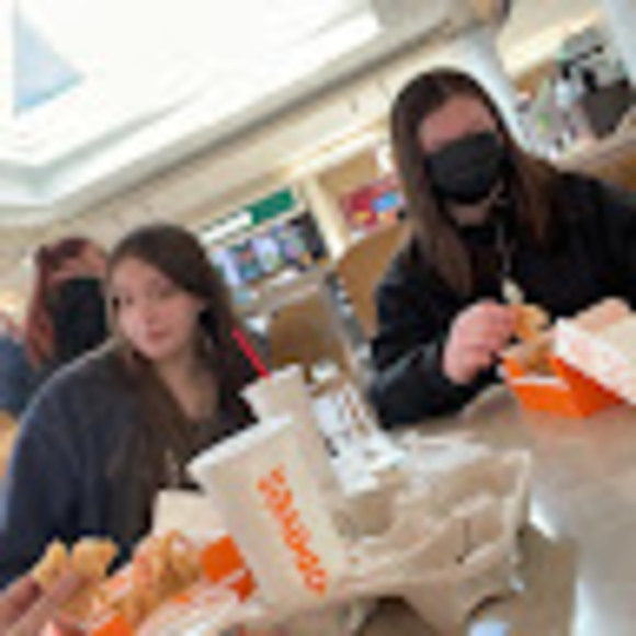 Elizabeth Blounts - Poshmark Profile Picture of Elizabeth Blounts (@eblounts) on Poshmark