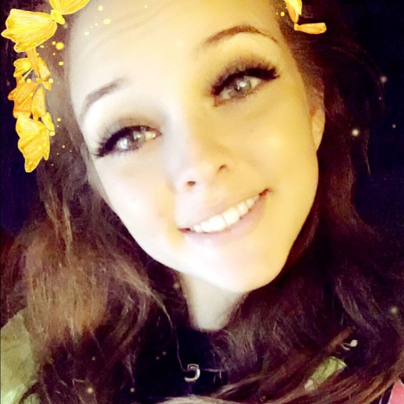 Profile Picture of Cheyenne Speers (@cheyenne_1456) on Poshmark