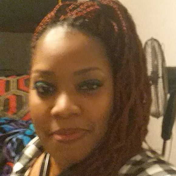 Profile Picture of Kim Burt (@queen4adayor2) on Poshmark